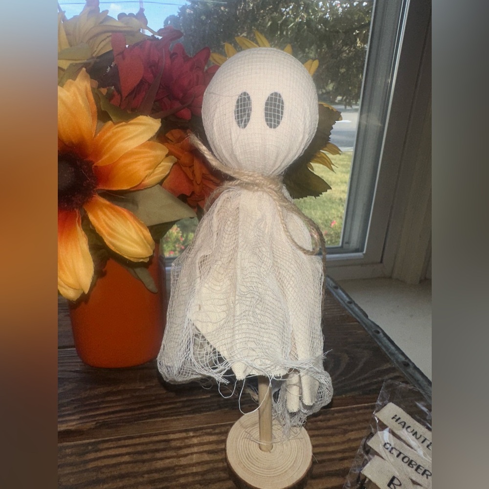 Primitive Set of 3 Halloween Ghosts on Wooden Stand - New - Picture 5 of 9